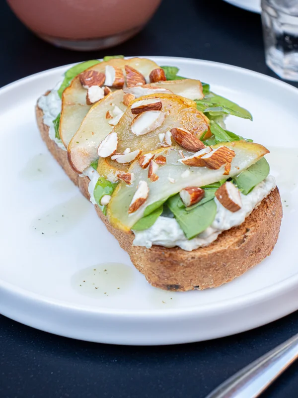 Tostón Azul de Hana Café